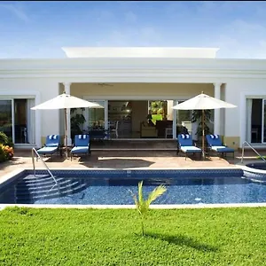 Курортный комплекс Pueblo Bonito Emerald Luxury &